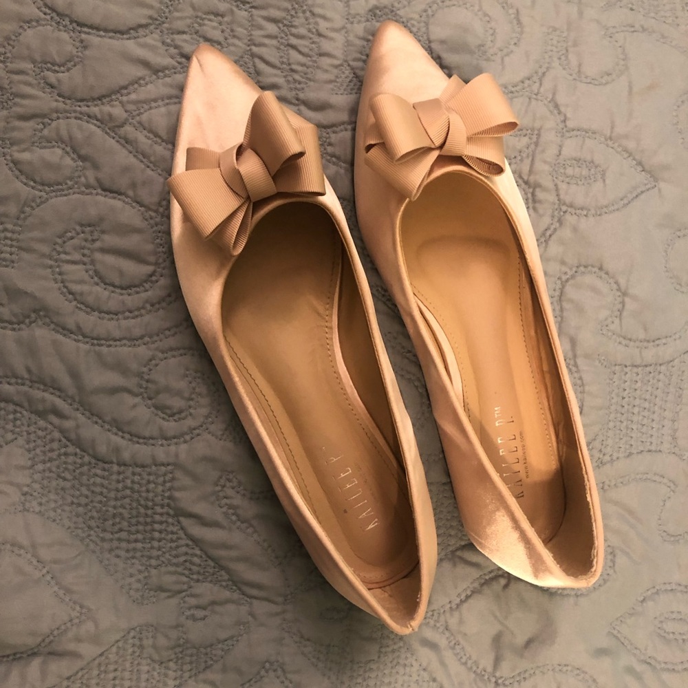 Nude bow flats